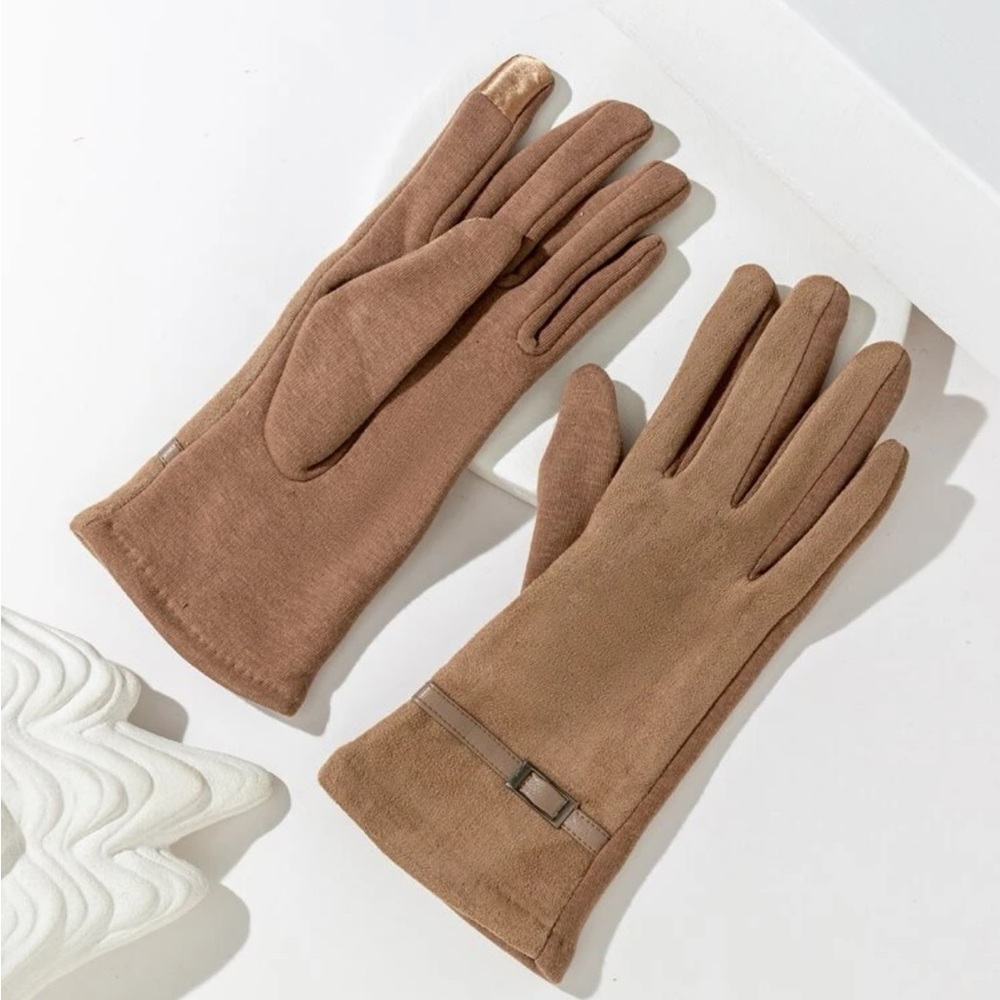 Finger Buckle Design Gloves